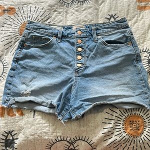 Universal Thread size 6/28 Vintage Midi Jean Shorts